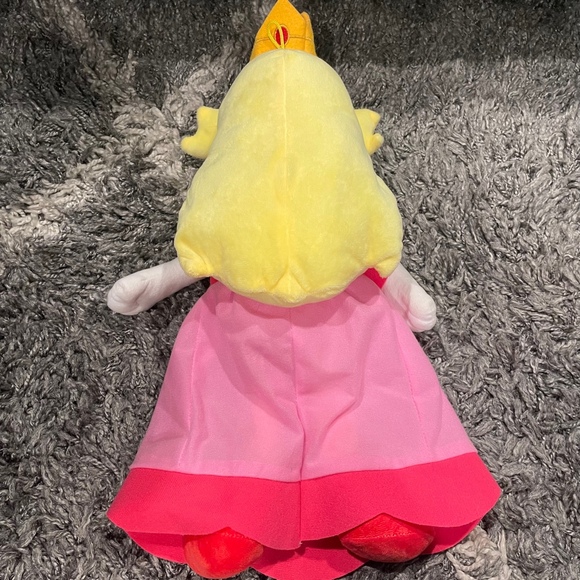 Super Mario Princess Peach large 20\" plush - Picture 3 of 6